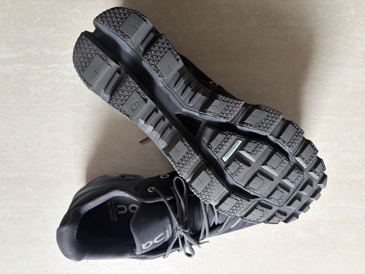 On Scarpe da uomo: ON waterproof Laufschuhe gr.44 – Usato da Uttwil venduto da and_jv28 2