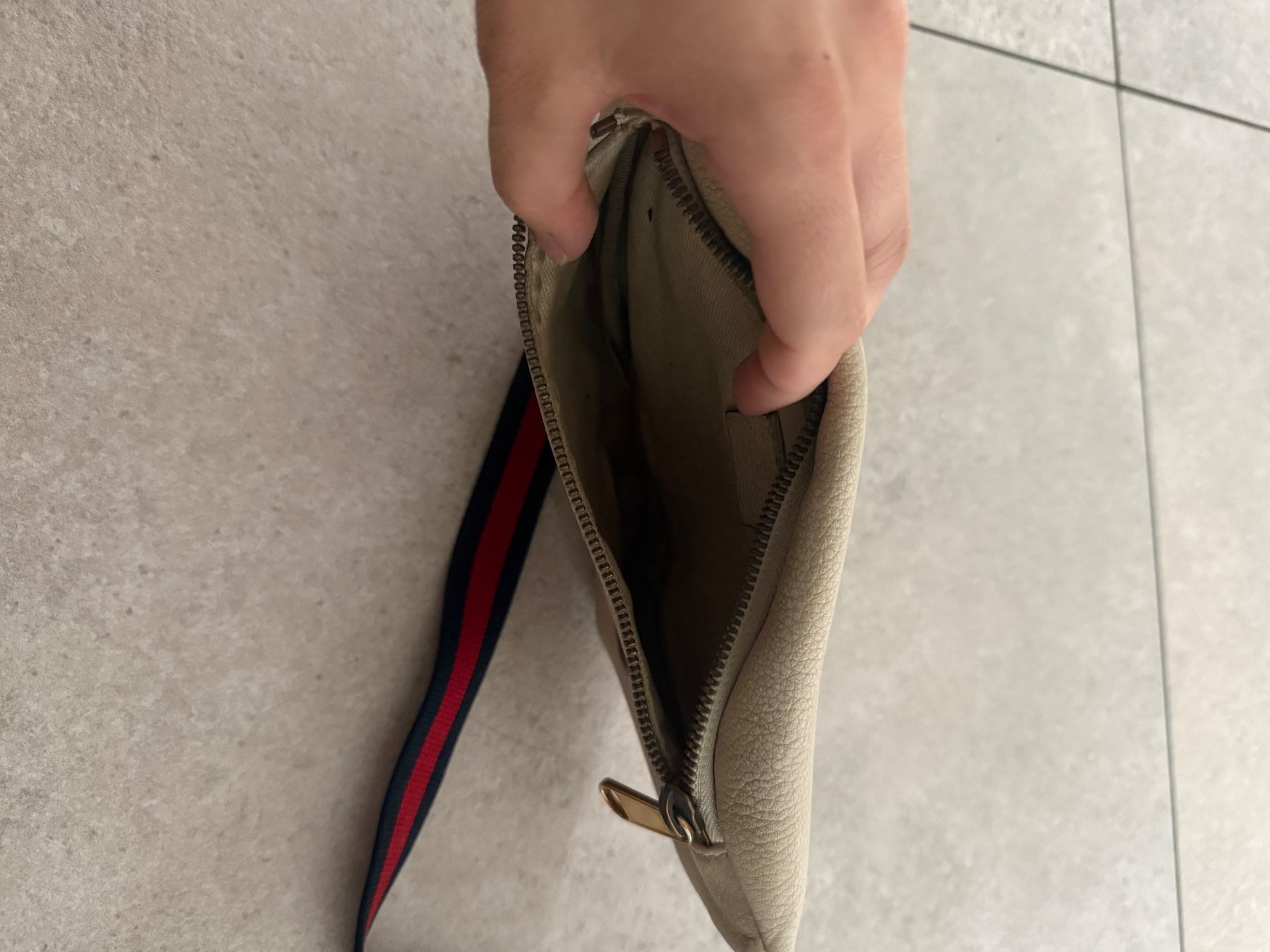 Gucci Sacs: Bauchtasche Gucci – D'occasion à Goldach par jil_vnd8 2