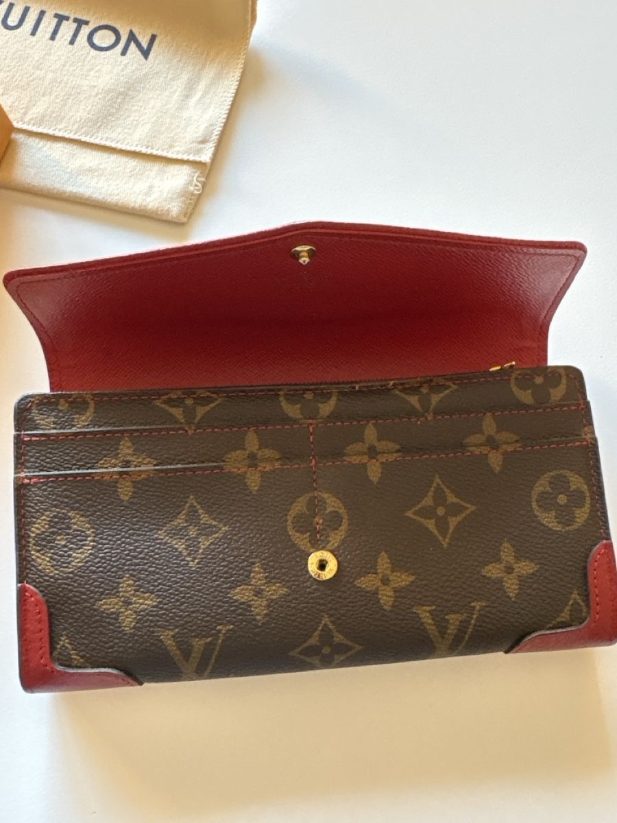 Louis Vuitton Portemonnaies: Porte monnaie Vuitton – Neuf (Voir description) à Riddes par nati48 4