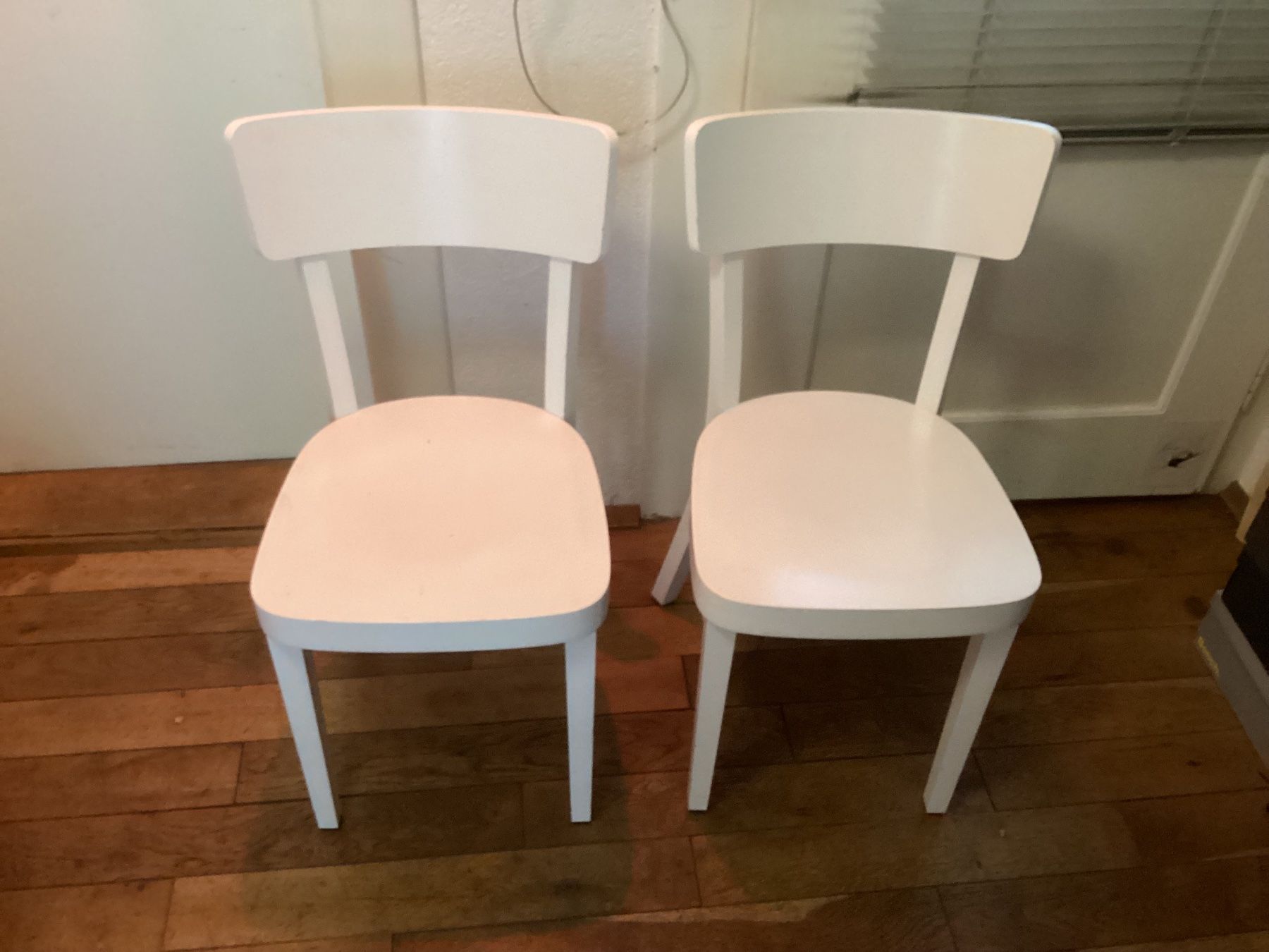 Chaises: Holzstühle weiss, Stuhl – D'occasion à Bern par iggopold01