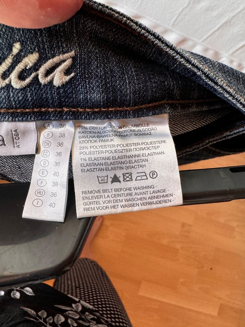 Jeans: Kurze Jeans Gr. 36 – Usato da Grosswangen venduto da SALE_SALE_SALE 7