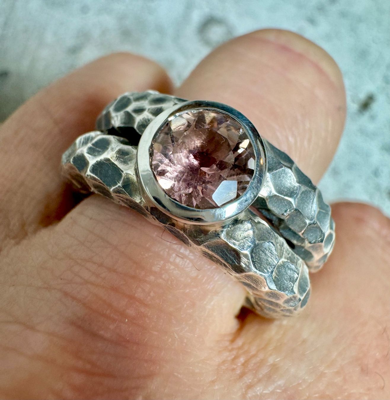 Anelli: Zwei Ringe zu einem Ganzen "Pink Turmalin" – Nuovo e nell'imballaggio originale da Jona venduto da Herzschmiede 3