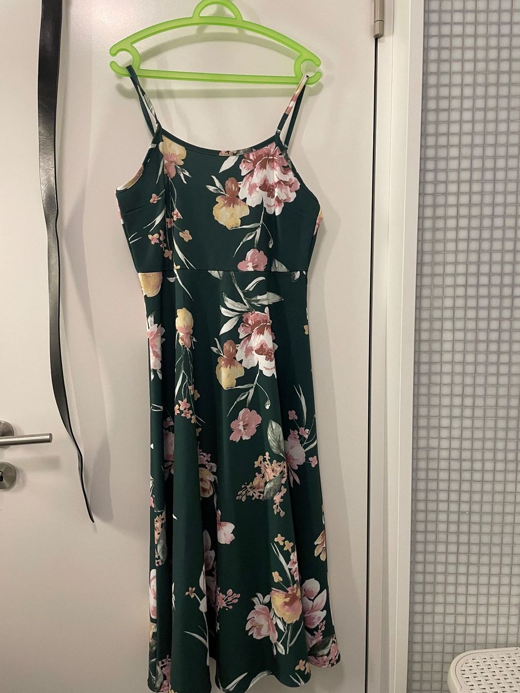 Vestiti: About You Kleid – Nuovo (secondo la descrizione) da Luzern venduto da ram_bv9c