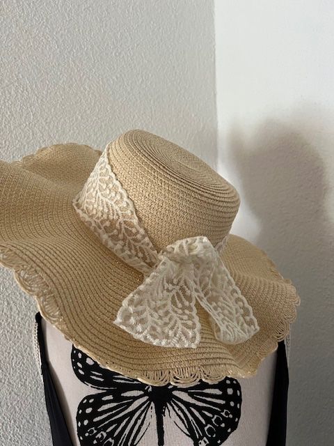 Copricapi, berretti & cappellini: Der stylische Hut -  Gr ca. 58 cm – Usato da Neerach venduto da romiping 1