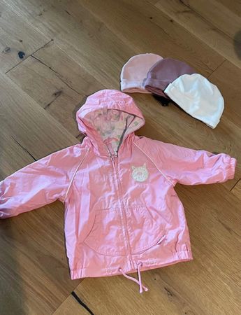 Next Mädchen Jacke 80 mit 3 Mützen