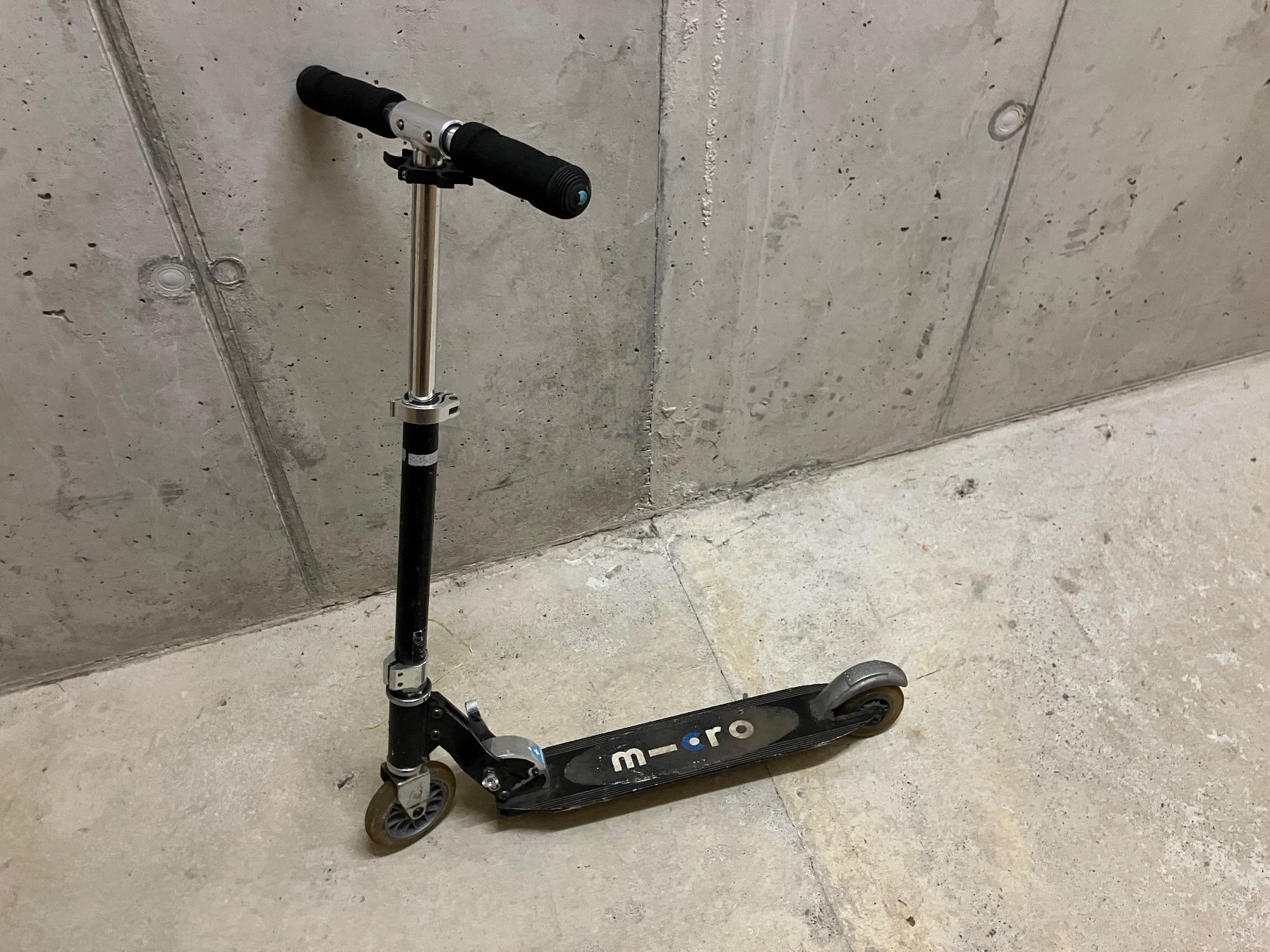 Micro Kickboard: Micro Roller, schwarz, Gebraucht – D'occasion à Burgdorf par dataArray909