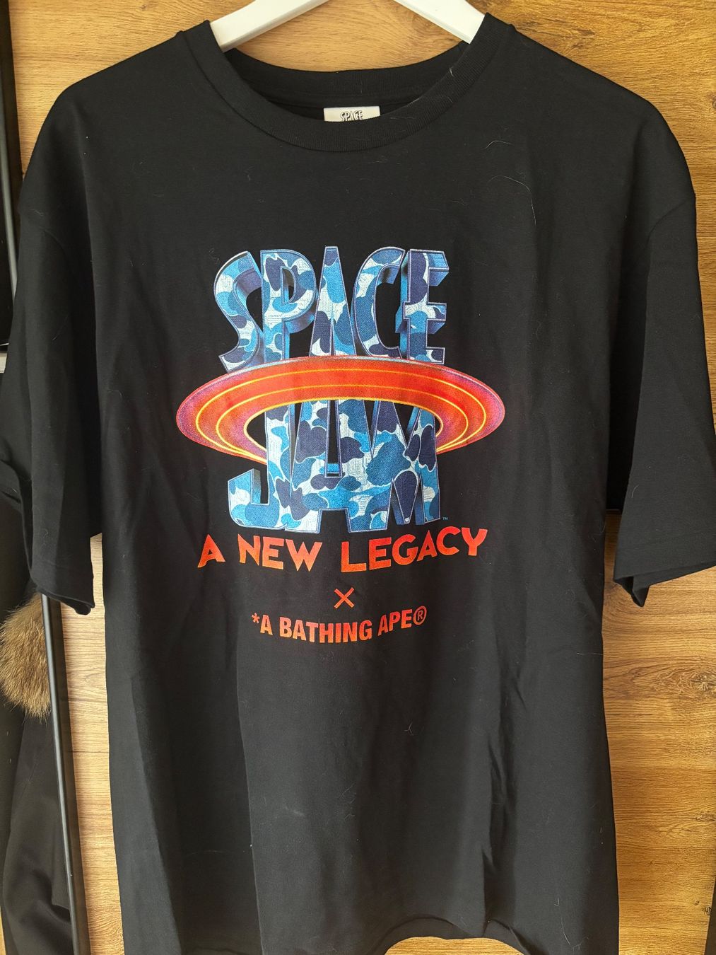 Bape T-shirt: BAPE x Space Jam T Shirt – Nuovo (secondo la descrizione) da Domat/Ems venduto da J70_7