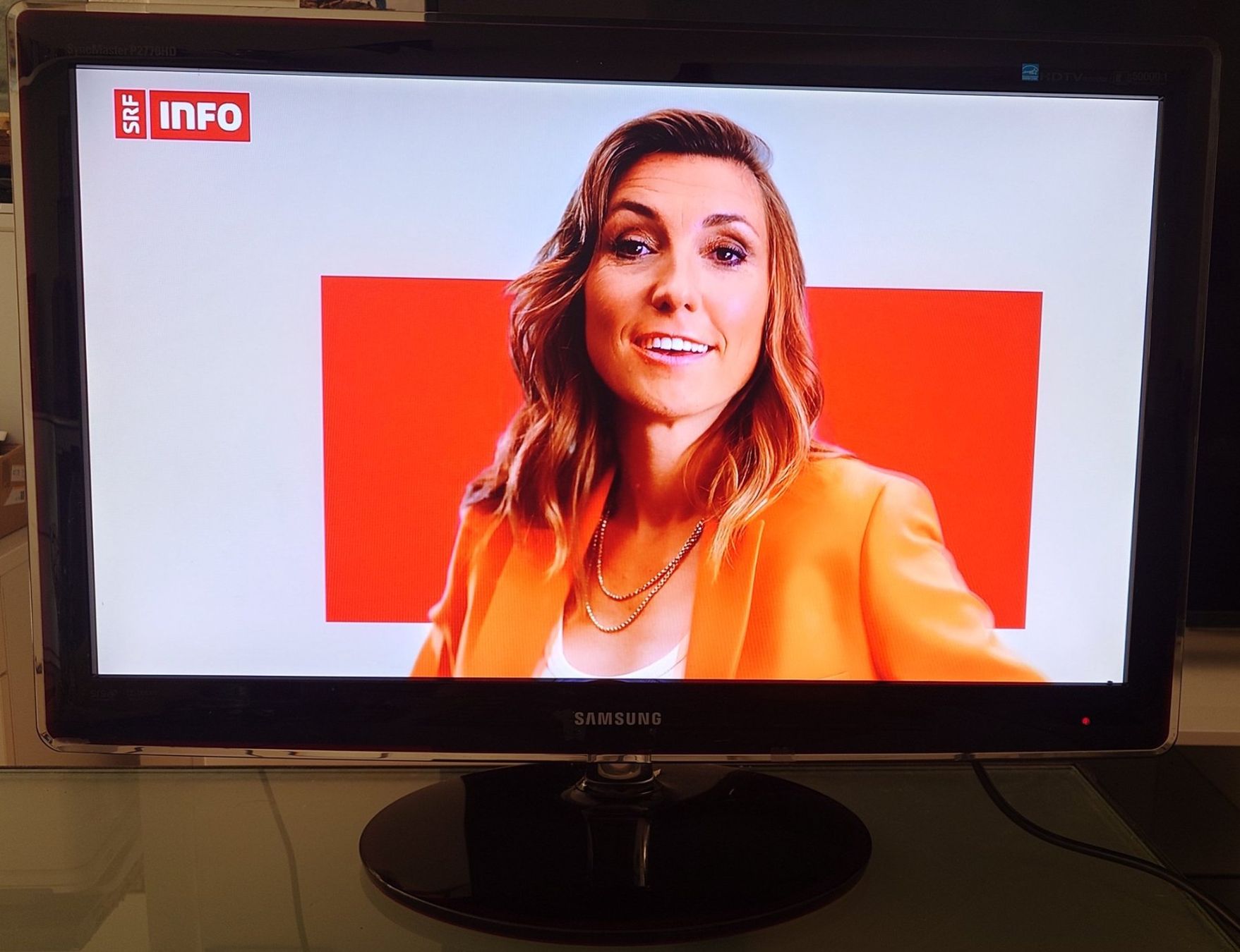 Samsung Monitor: Samsung SyncMaster P2770HD 27" Monitor mit TV-Tuner & Boxen – Usato da Ostermundigen venduto da Chrisascht