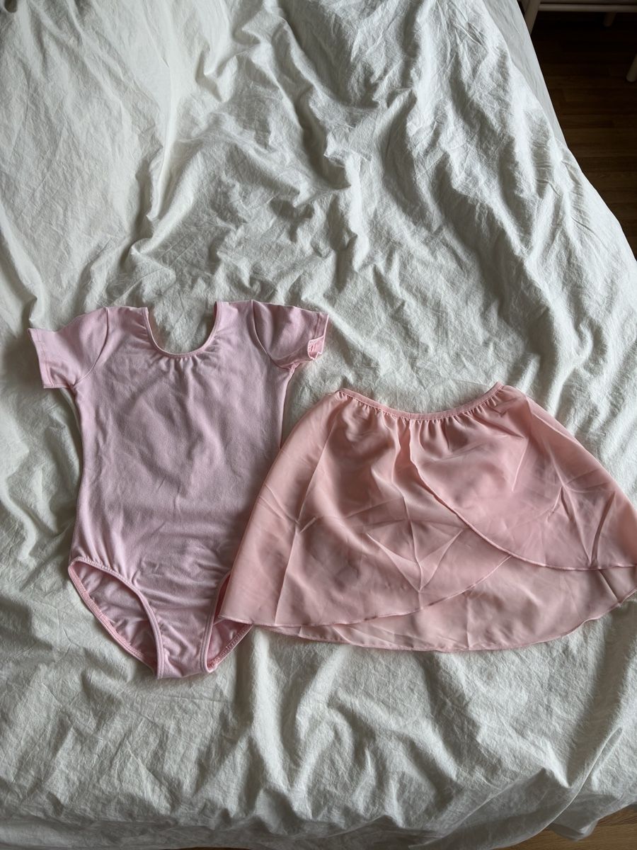 Lotti & Set di vestiti: Rosa Ballett Leotard mit Rock  – Usato da Bern venduto da wisemagpie 1