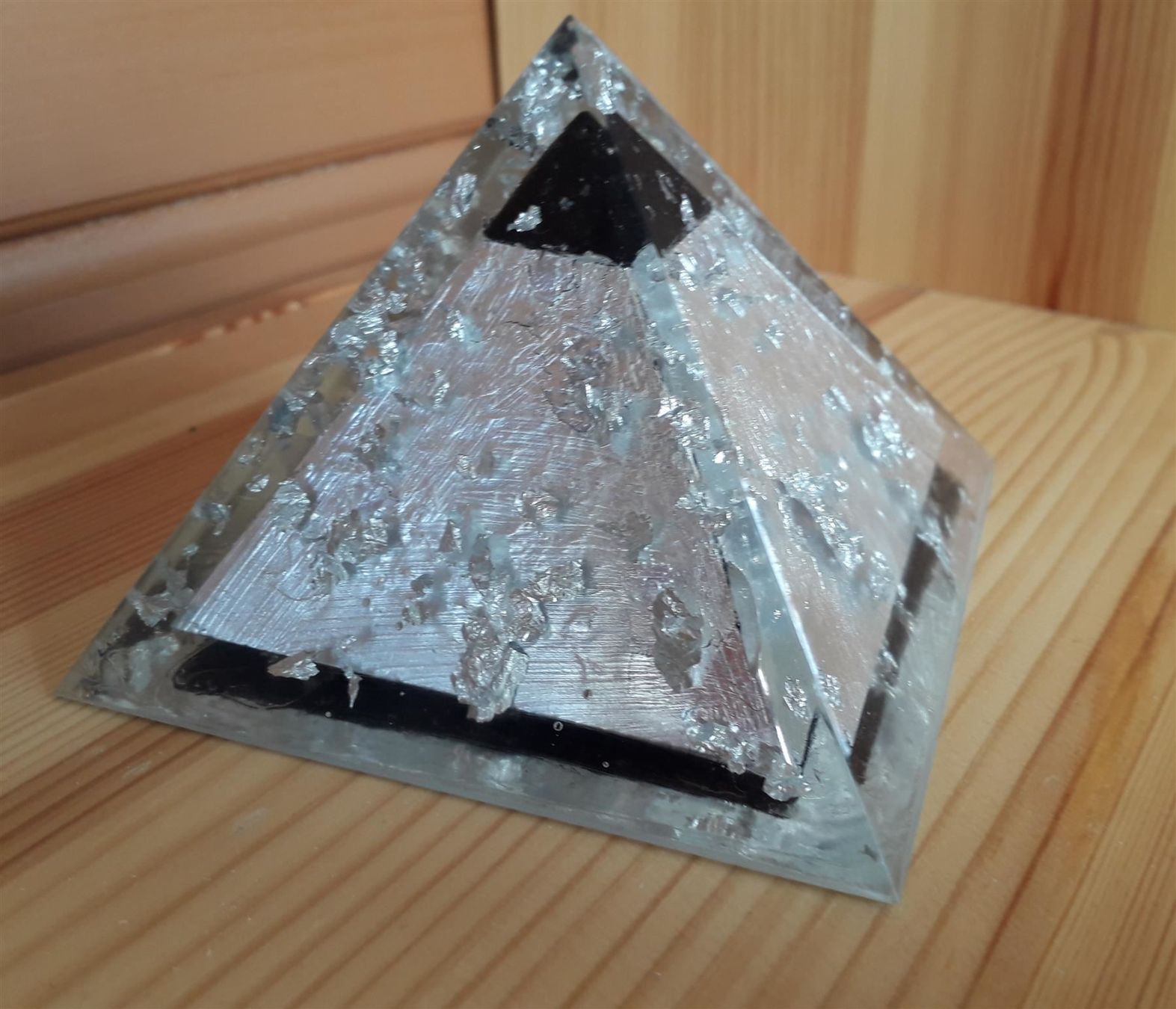 Minerali & Pietre curative: ORGONIT Pyramide Silber + Shungit *Large – Nuovo (secondo la descrizione) da Aeschi b. Spiez venduto da KRONLICHT 9