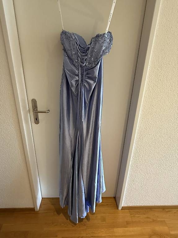 Robes: Abendkleid / Ballkleid in Hellblau  einmal getragen – D'occasion à Bülach par SerenOcak 1