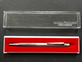 Caran d’Ache Ecridor Kugelschreiber Chevron versilbert OHNE