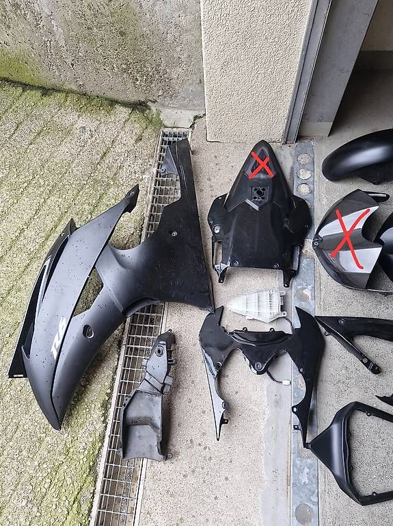 Tutti i ricambio per moto: Yamaha R6 RJ15 pezzi / teile – Usato da Giubiasco venduto da acbelli 1