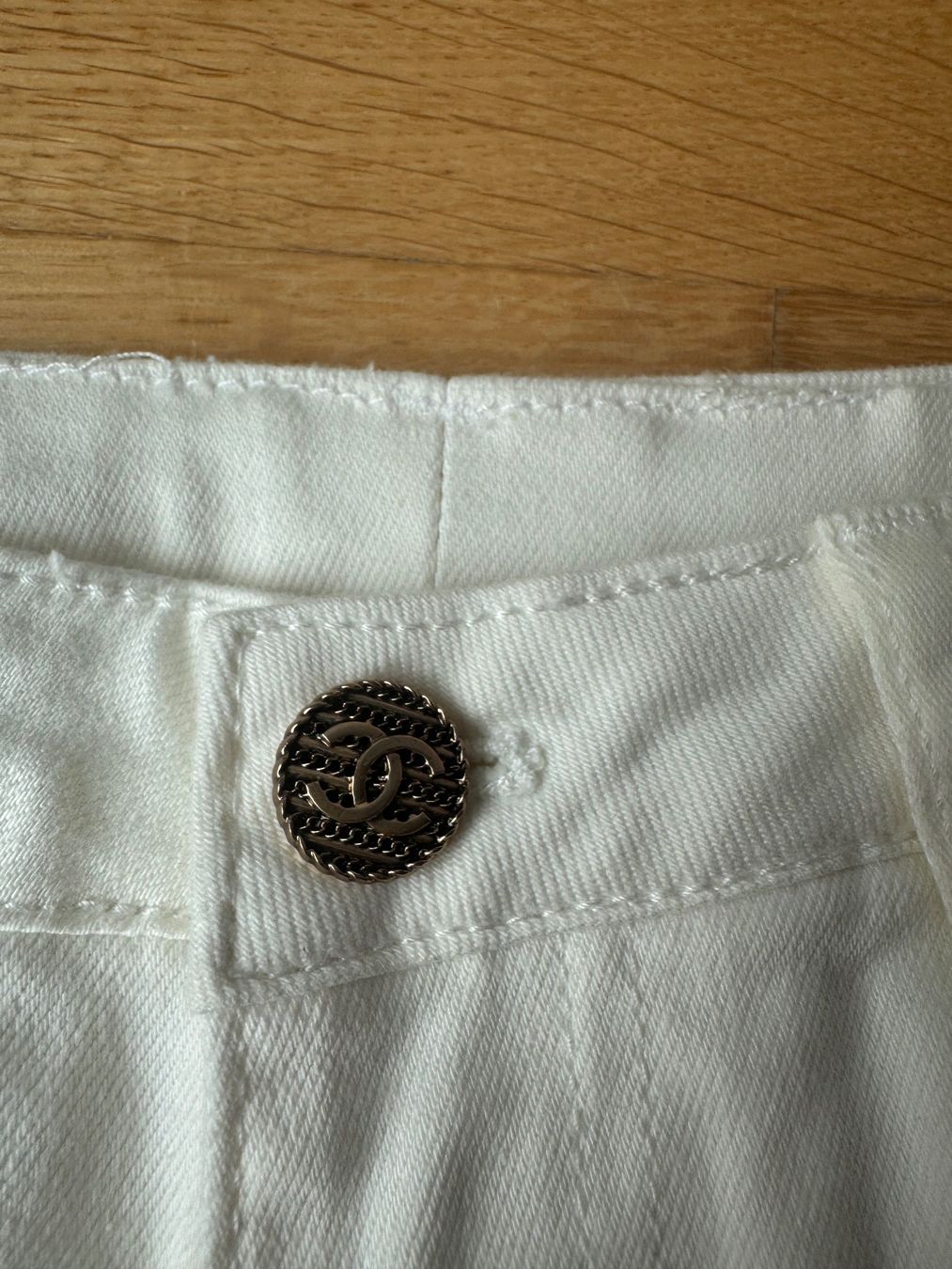 Chanel Jeans: Jeans Chanel neuf, taille 34 – Nuovo (secondo la descrizione) da Vufflens-Château venduto da Nad12 1