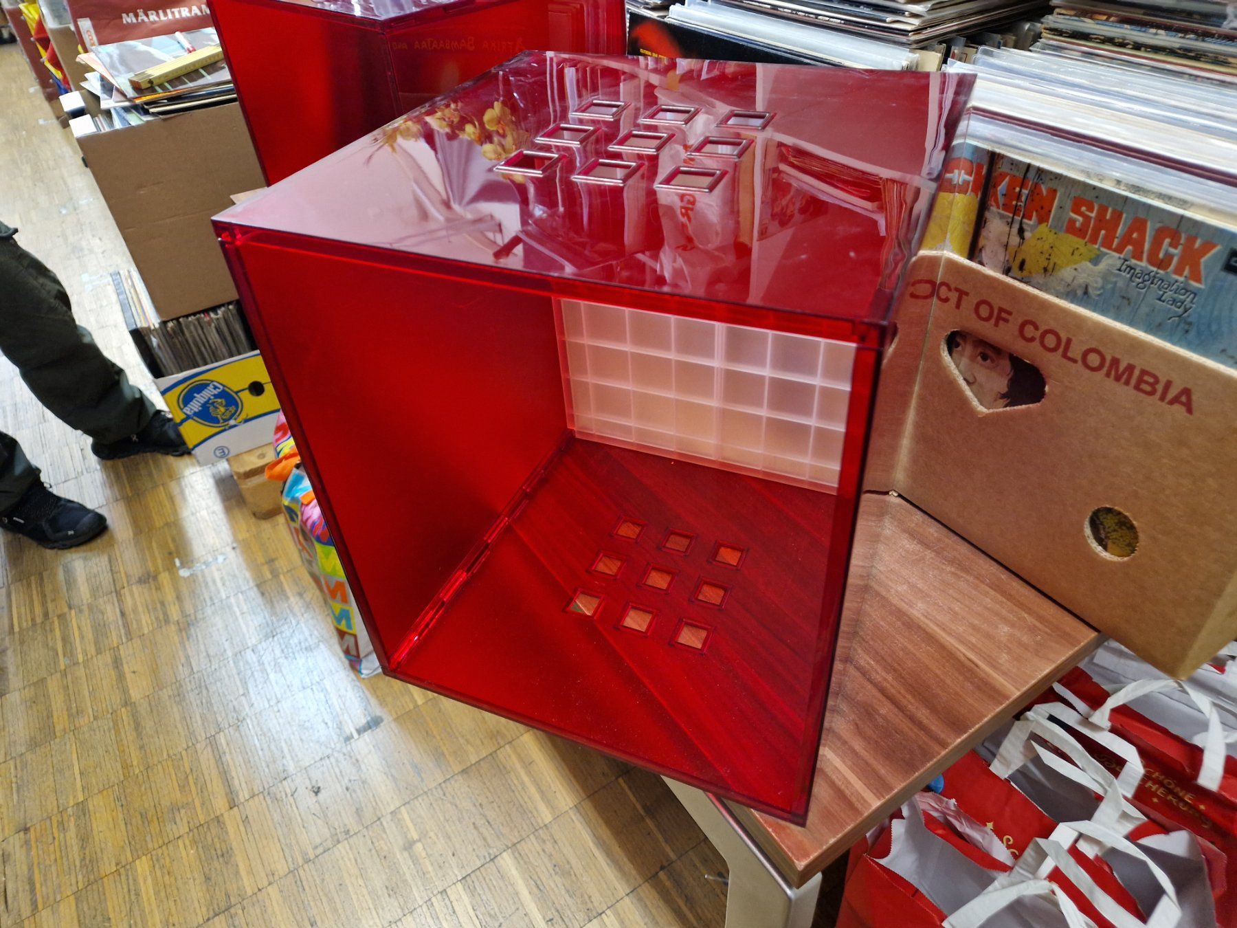 Altro per la casa: Ikea Lekman Designer Kunststoff Box mit Luftschlitzen Rot – Usato da Wädenswil venduto da verebe 1