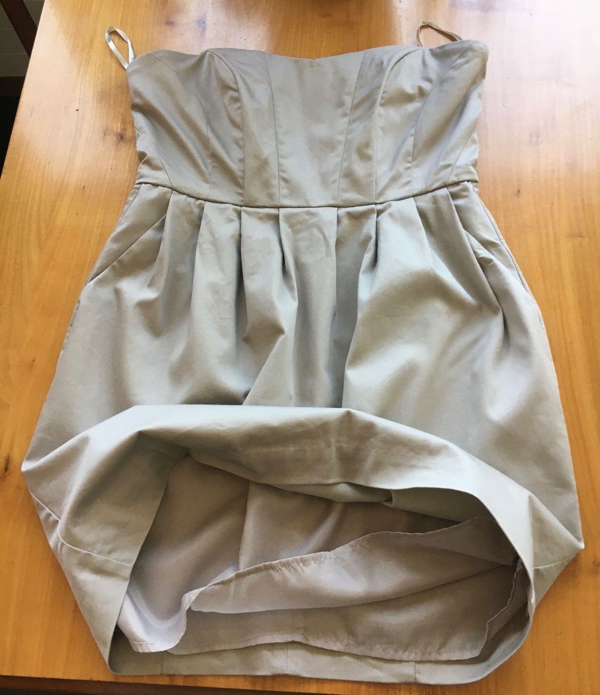 H&M Kleider: Cocktailkleid H&M Gr. 38 grau glänzend – Gebraucht aus Zürich von ehupp 4