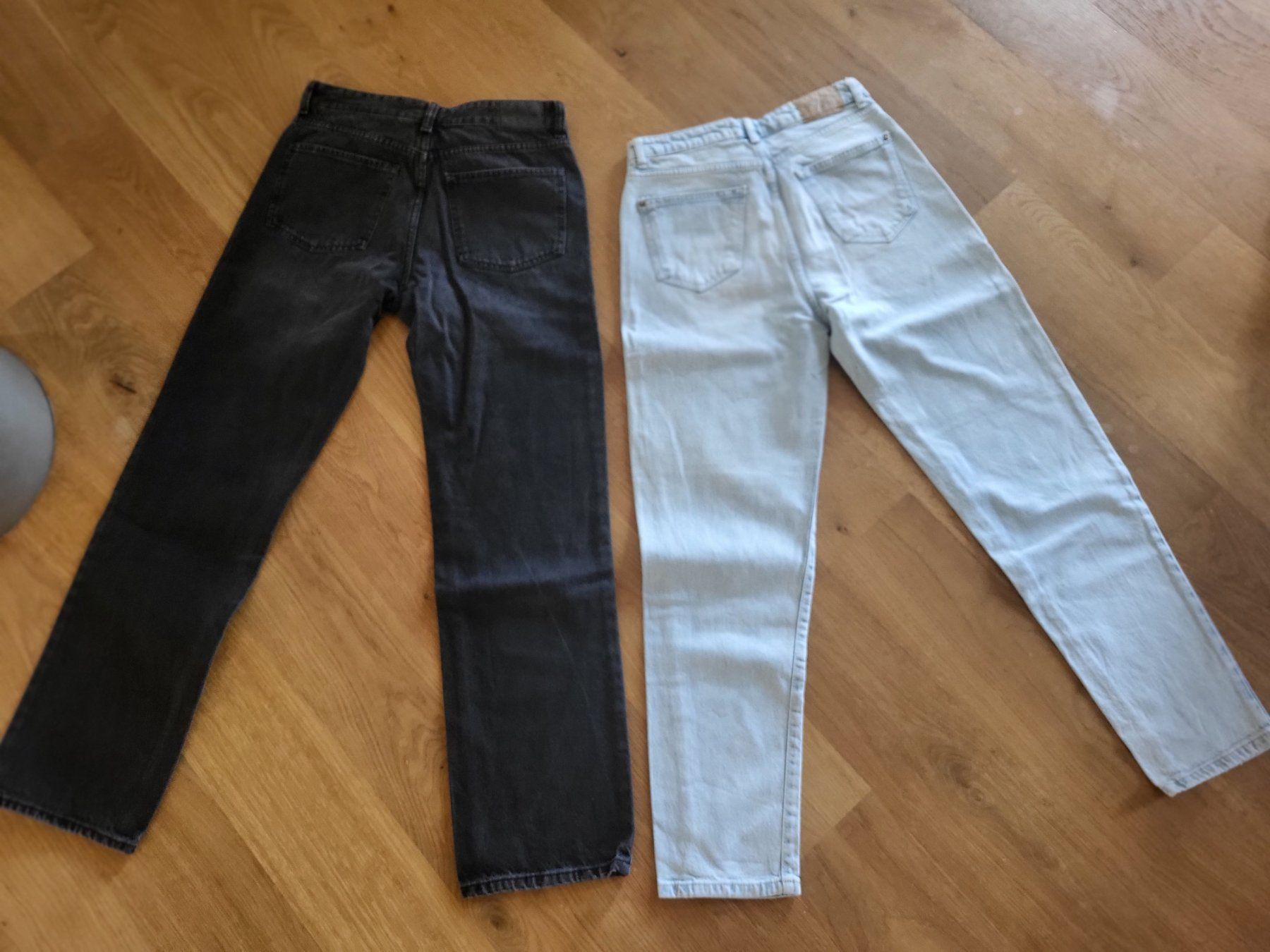 Jeans: Jeans 2 Stk. Damen schwarz & hellblau Grösse 38 – Gebraucht aus Rünenberg von Bille77 2