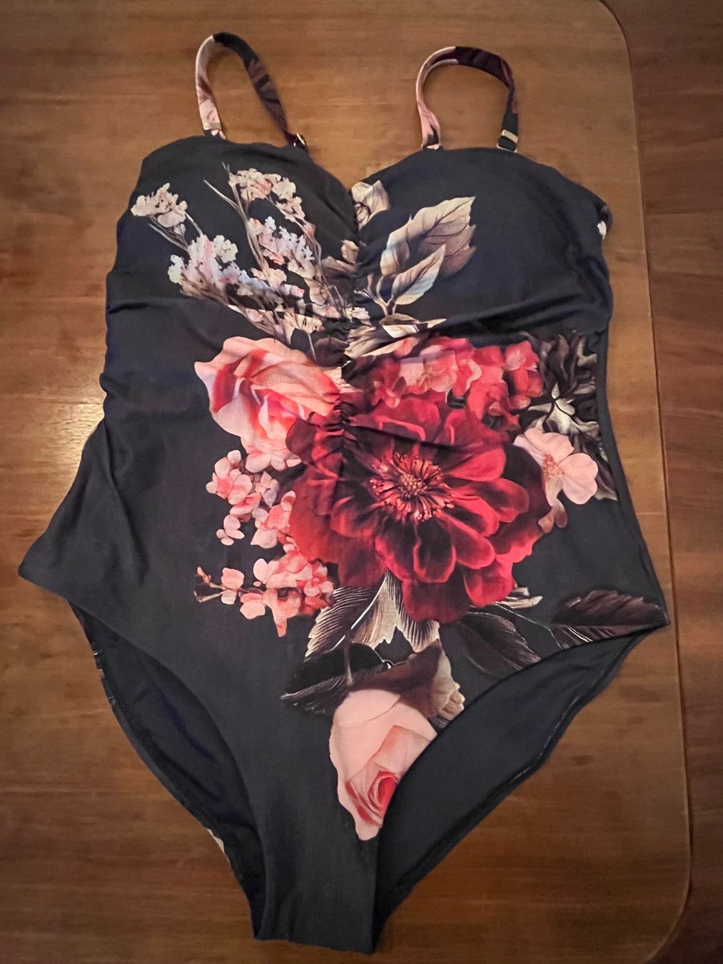Next Costumi da bagno & Bikini: Badeanzug Damen Gr. 50 – Usato da Sigriswil venduto da Fraxi