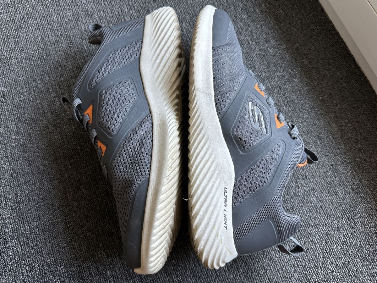 Skechers Scarpe da uomo: Skechers bounder homme taille 45 gris – Usato da Bulle venduto da LeMoleson 5