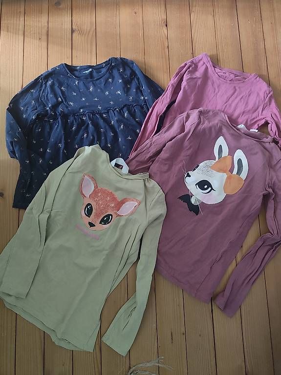 Lotti & Set di vestiti: Langarmshirts Gr.134/140 – Usato da Zürich venduto da aendiiii
