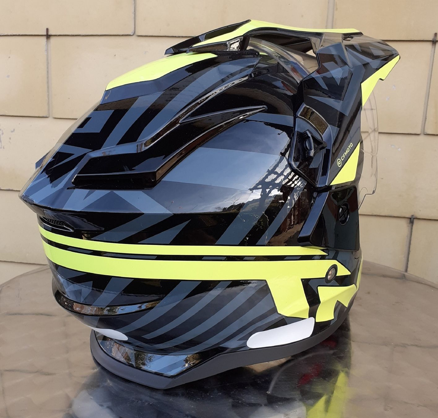 Caschi & visiere: casque Adventure cfmoto – Usato da Ste-Croix venduto da Kula125rpd 2