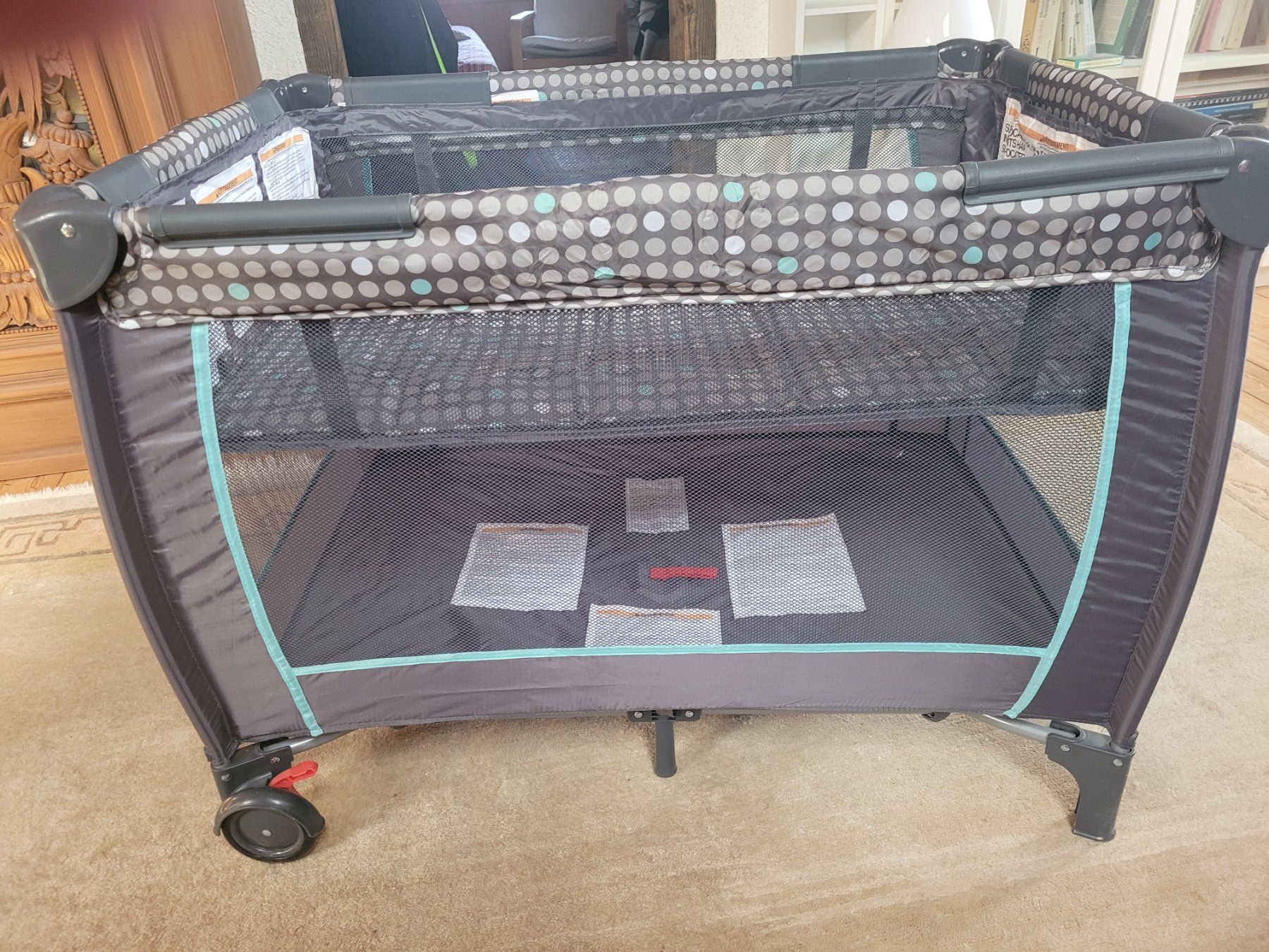 Betten: Reise-Kinderbett Babies "R" Us – Gebraucht aus Bäretswil von Baths