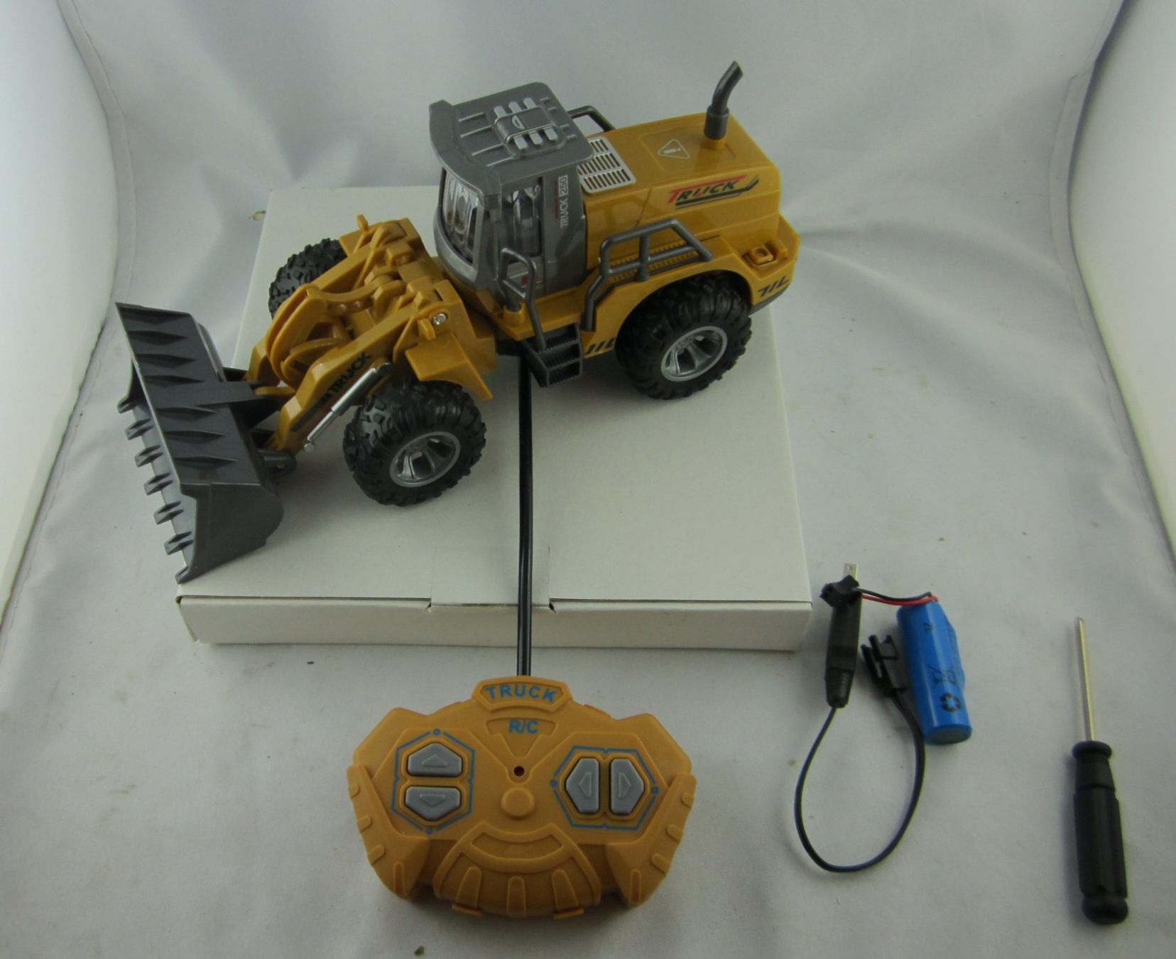Modelleisenbahnen: Chargeuse RC – Neu und originalverpackt aus Gland von renomodel