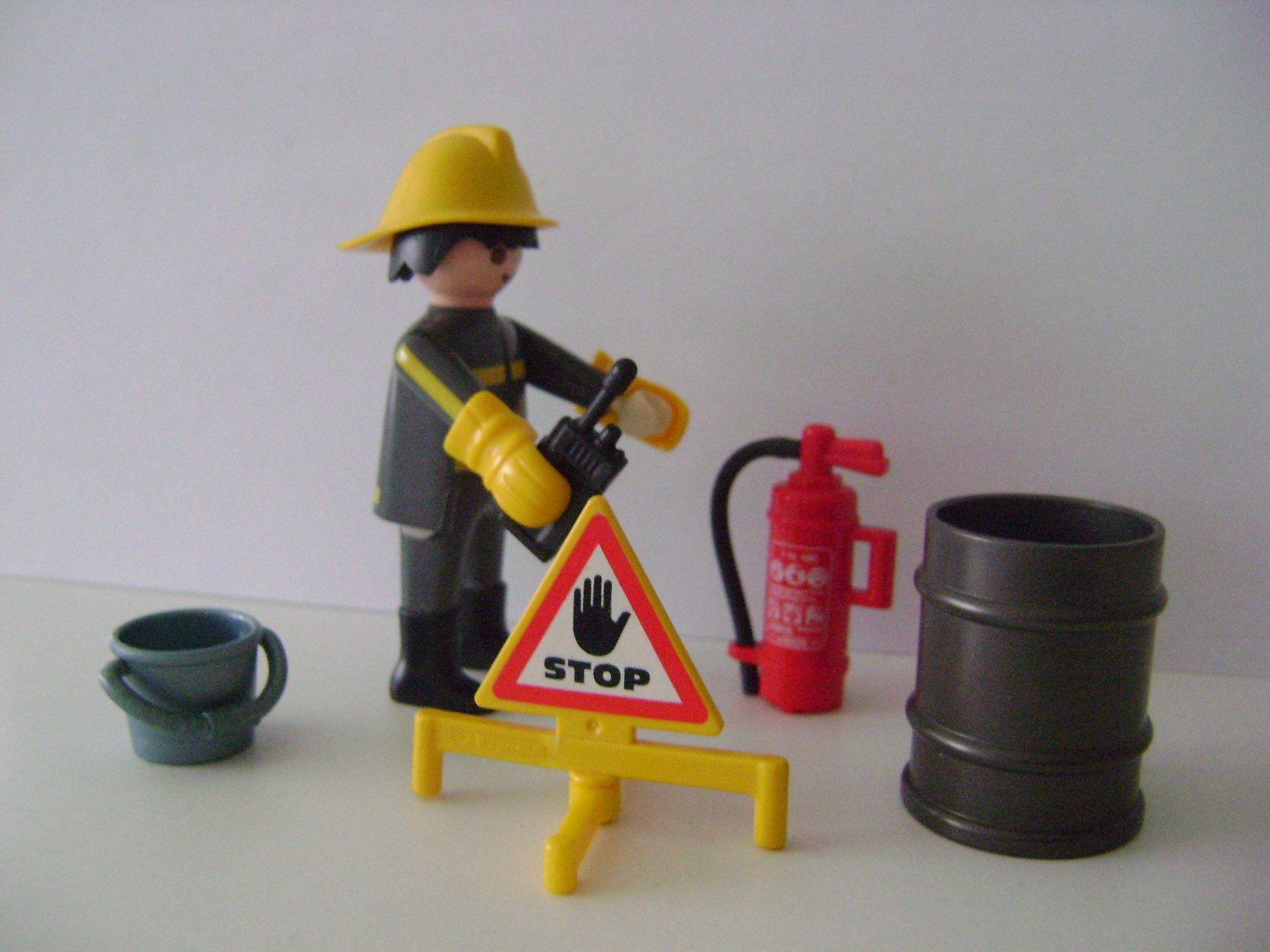 Playmobil Giocattoli: Playmobil - Feuerwehrmann mit Equipment – Usato da Wil SG venduto da Pascal_V 3