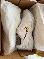 Nike Sneakers weiss Grösse 42 neuwertig