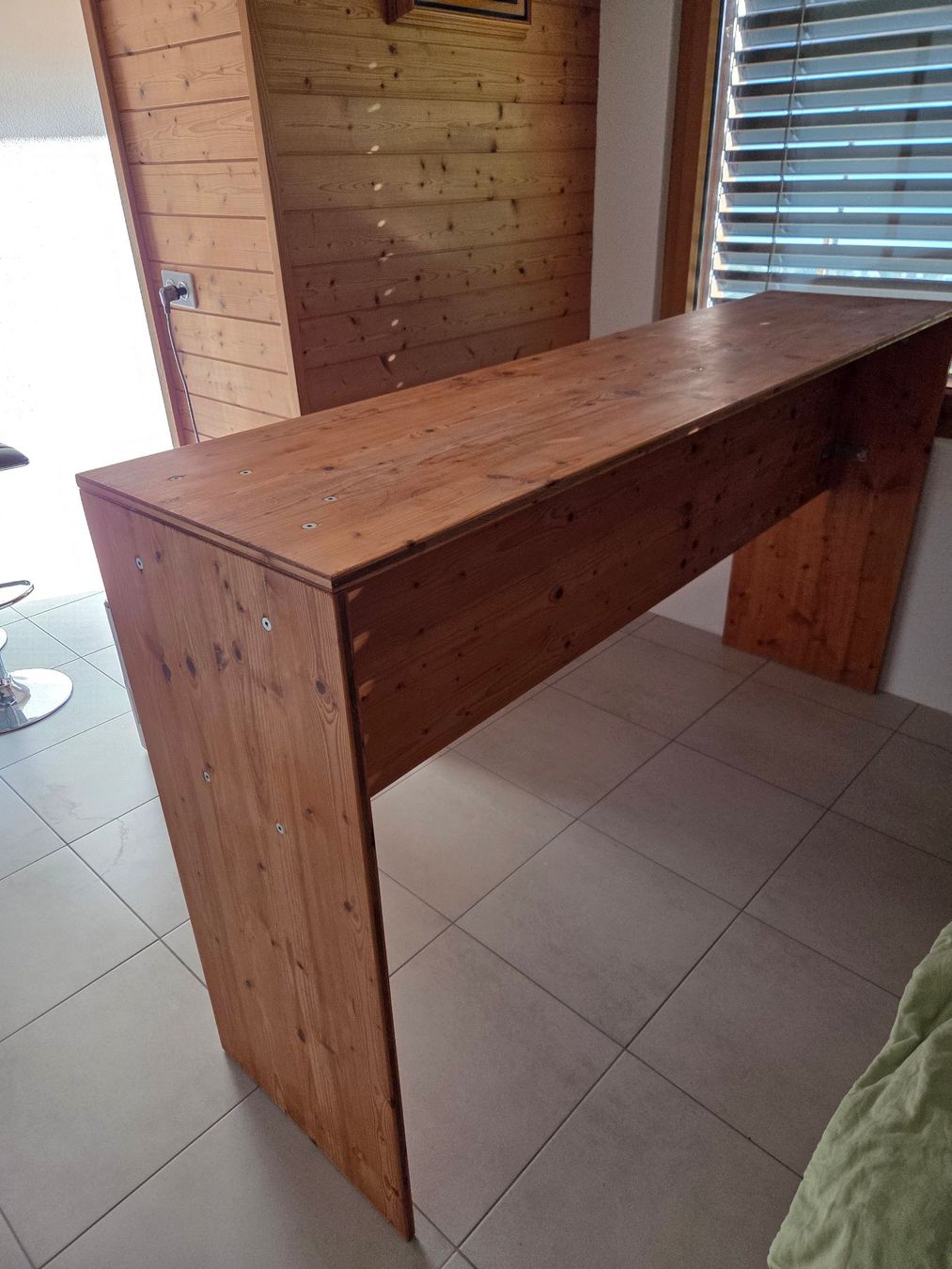 Ladenausstattungen & Messebau: Bartisch / Theke aus Holz – Gebraucht aus Krattigen von Technodrom 1