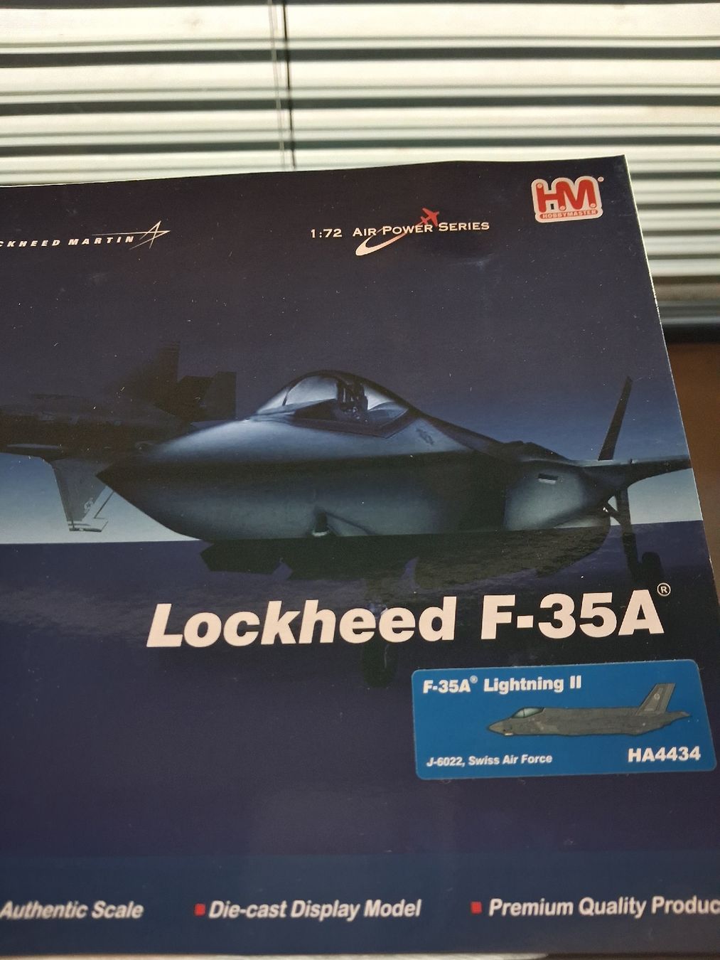 Schweizer Armee Kit di modellismo & Modellini statici: F-35A Lightning Schweizer Luftwaffe 1:72 OVP Standmodell – Nuovo e nell'imballaggio originale da Derendingen venduto da Nellino01 1