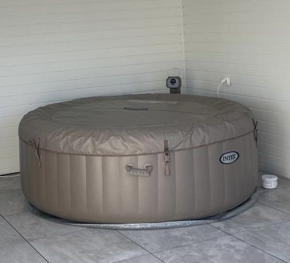 Whirlpool: Jacuzzi gonflable Intex gris bon état – Usato da Reconvilier venduto da Palmeraie