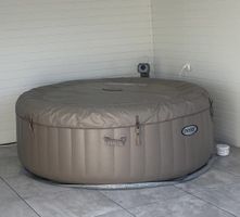 Jacuzzi gonflable Intex gris bon état