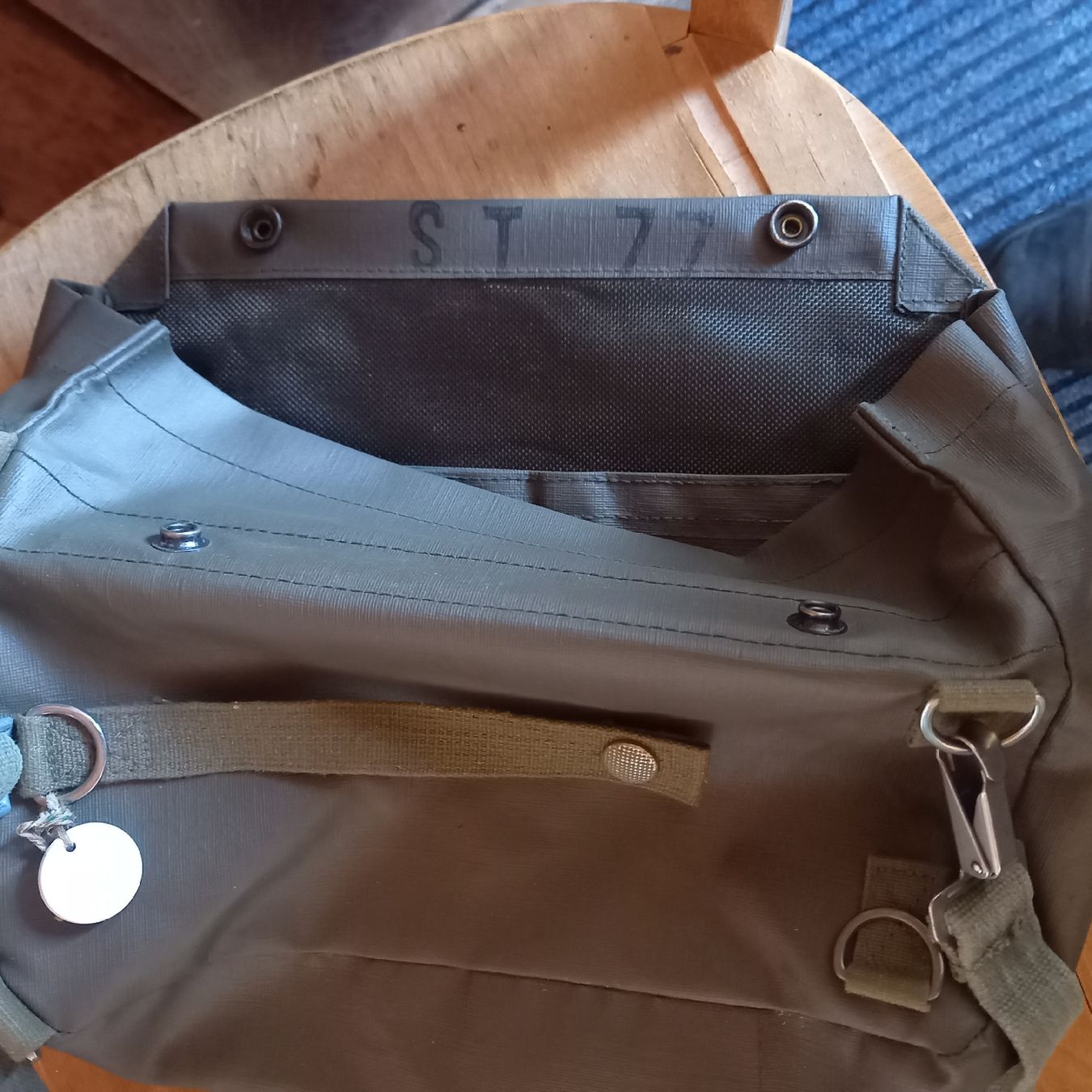 Schweizer Armee Taschen: Original Schweizer Armeetasche, gebraucht, Top Zustand! – Gebraucht aus Galgenen von Allerlei8854 3