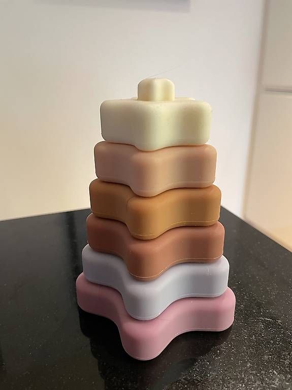 Spielzeuge: Petit Monkey Stapelpyramide – Gebraucht aus Seuzach von mar_dy5l