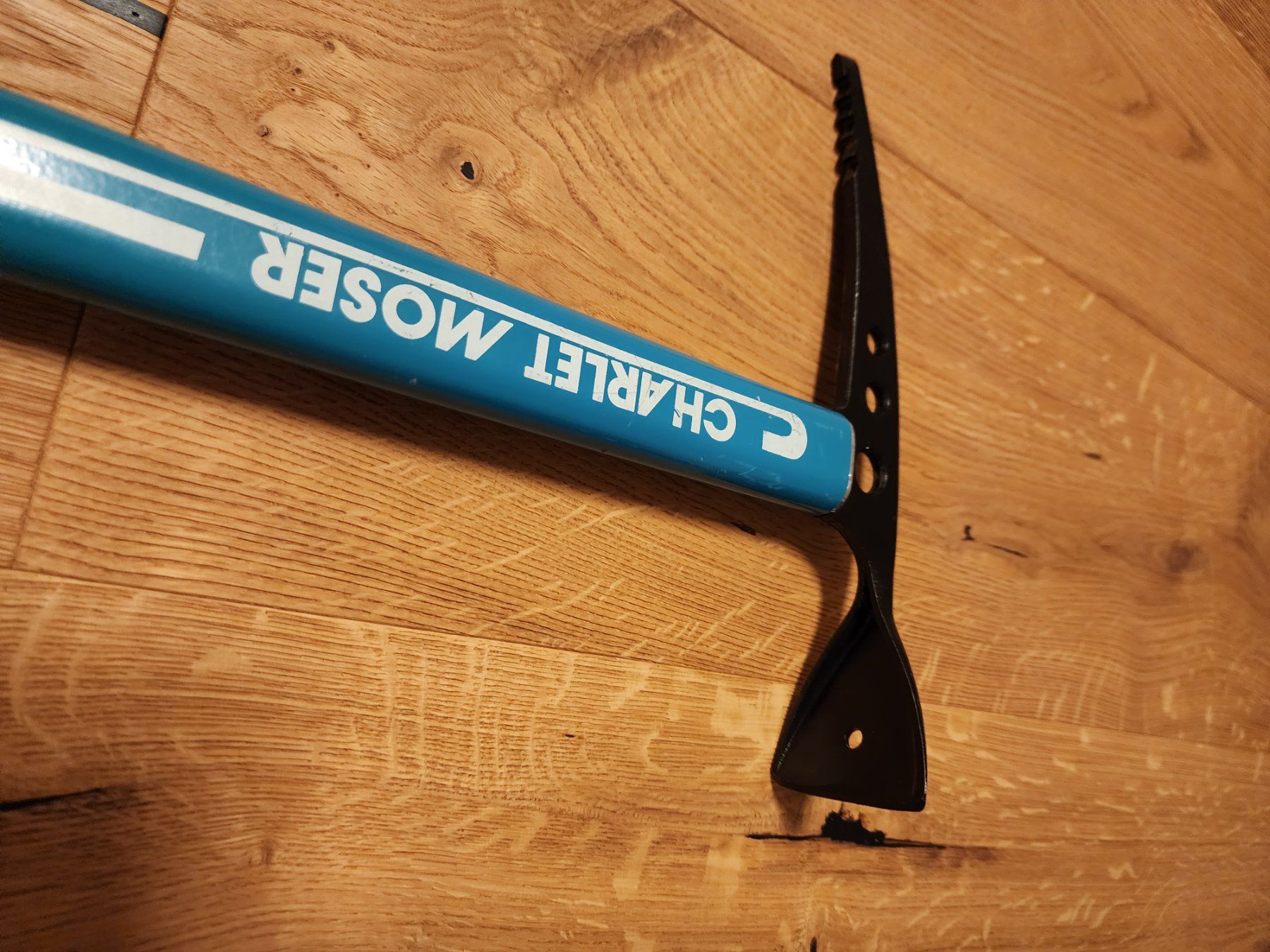 Kletterausrüstungen: Eispickel Charlet Moser 75cm – Gebraucht aus Azmoos von