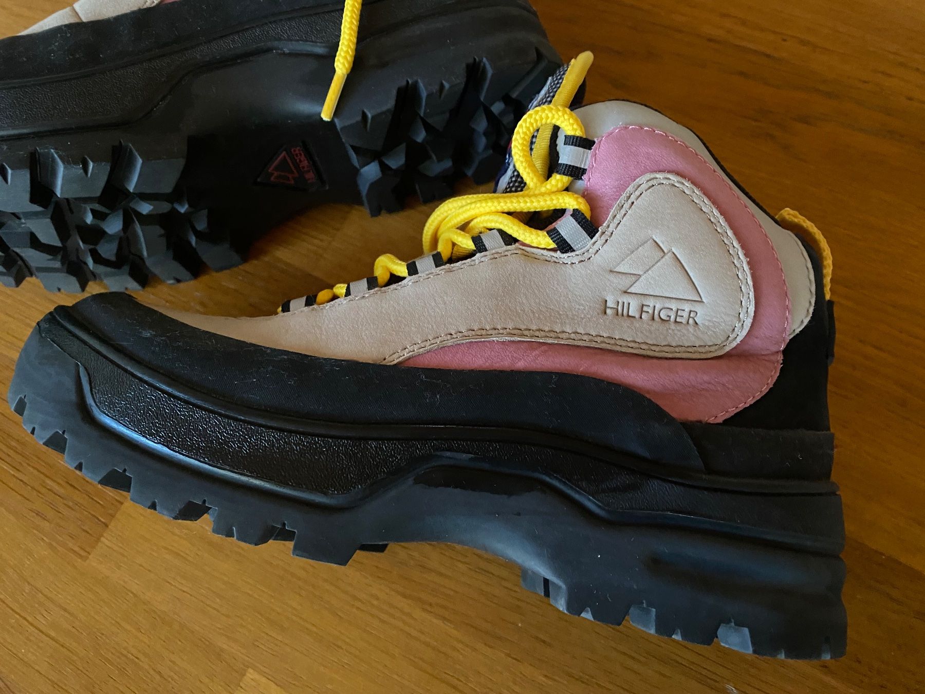 Tommy Hilfiger Chaussures femmes: Wanderschuhe Gr.36 neue TOMMY HILFIGER – Neuf (Voir description) à Bösingen par Trigusik 5