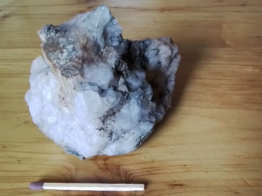 Minéraux & Lithothérapie: Rohstein Quarz mit Einschlüssen – D'occasion à Oberurnen par DVDL 1