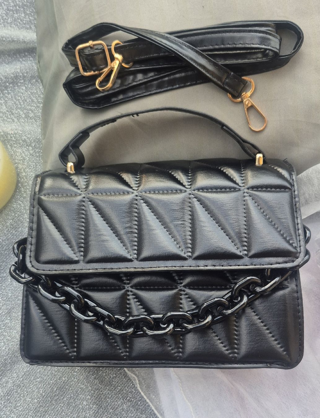 Taschen für Damen: Borsa nera con tracolla e catena in ecopelle – Gebraucht aus Giubiasco von Stefaniav 2