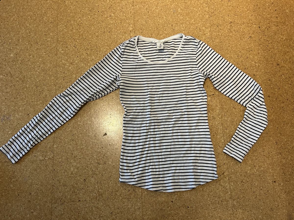 H&M T-shirt: gestreiftes longsleeve – Usato da Schmitten FR venduto da let_k9yc