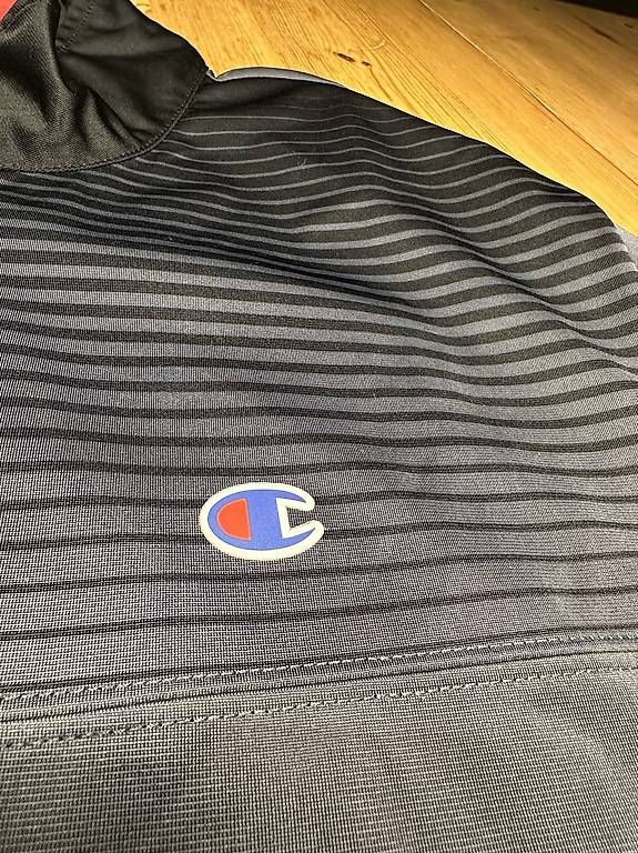 Jacken: Veste Champion – Gebraucht aus Vionnaz von tet_ycz8 1