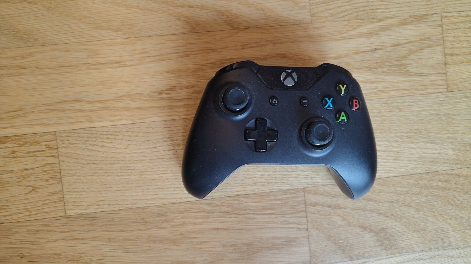 Microsoft Konsolen: XBOX one - retro Feeling mit 2 Controller :) – Gebraucht aus Zürich von aaw1279 3