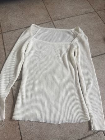 Weisses Langarmoberteil – figurbetont (Grösse S–M)