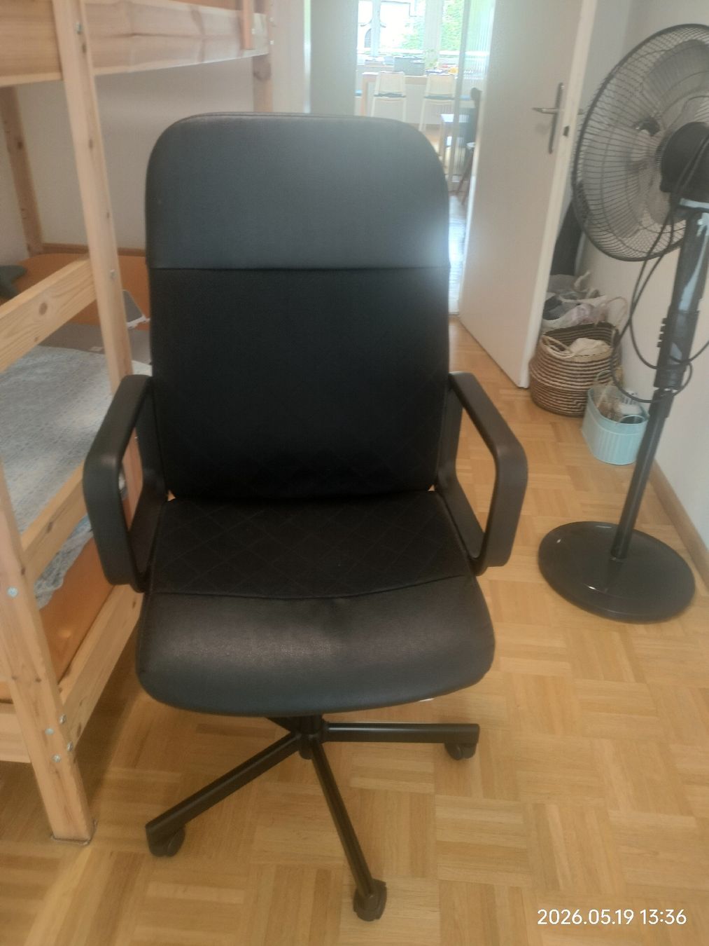 Ikea Chaises: Swivel chair Bomstad black – Neuf (Voir description) à Basel par vik_7qc8