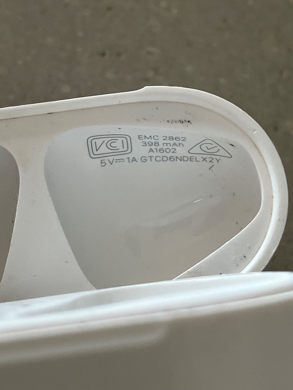 Apple Cuffie: APPLE AIRPODS Case – Usato da Lausanne venduto da mr.v 4