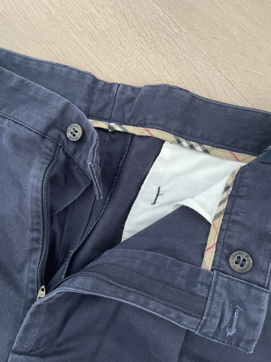 Burberry Hosen: Burberry Chino Hosen EU48 – Gebraucht aus Zug von funfunfunzig 1