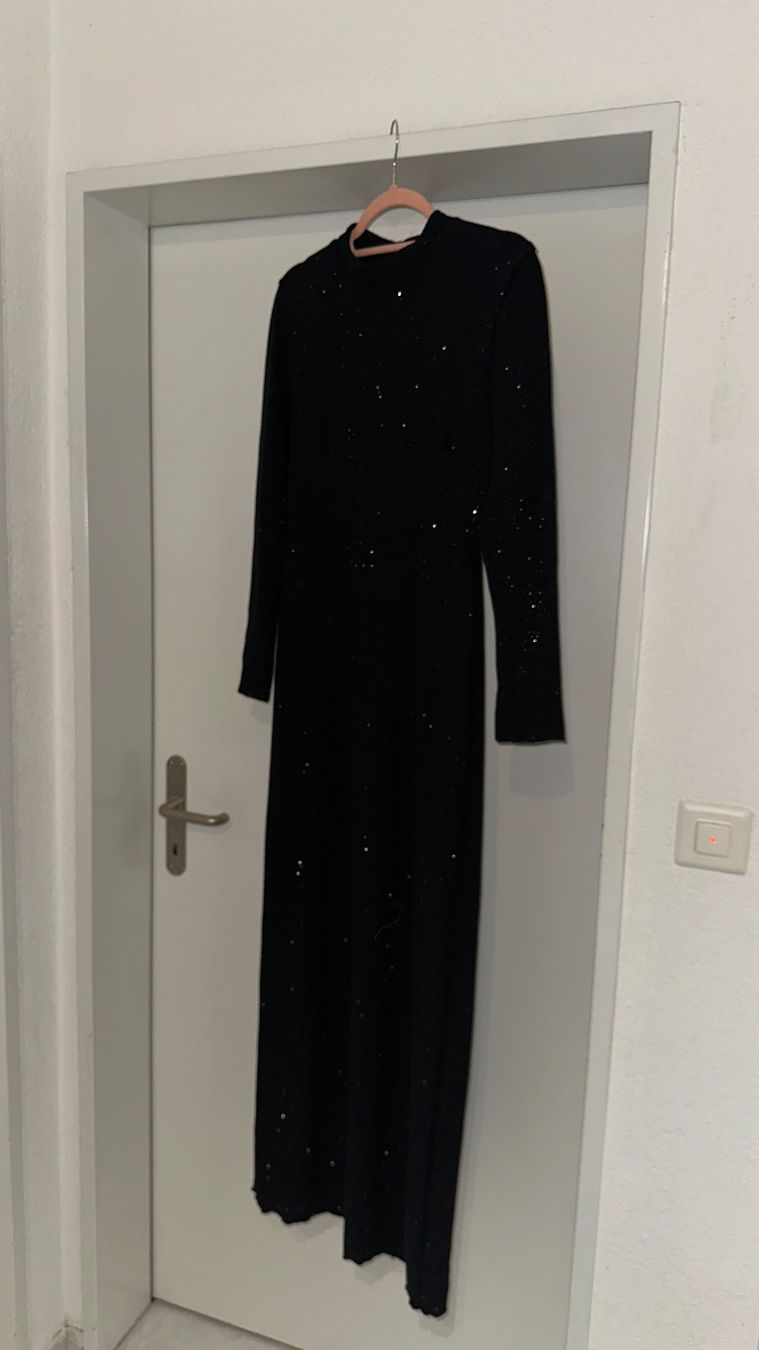 Kleider: Schwarzes Kleid (glitzer) – Neu (gemäss Beschreibung) aus Chur von sivik 1