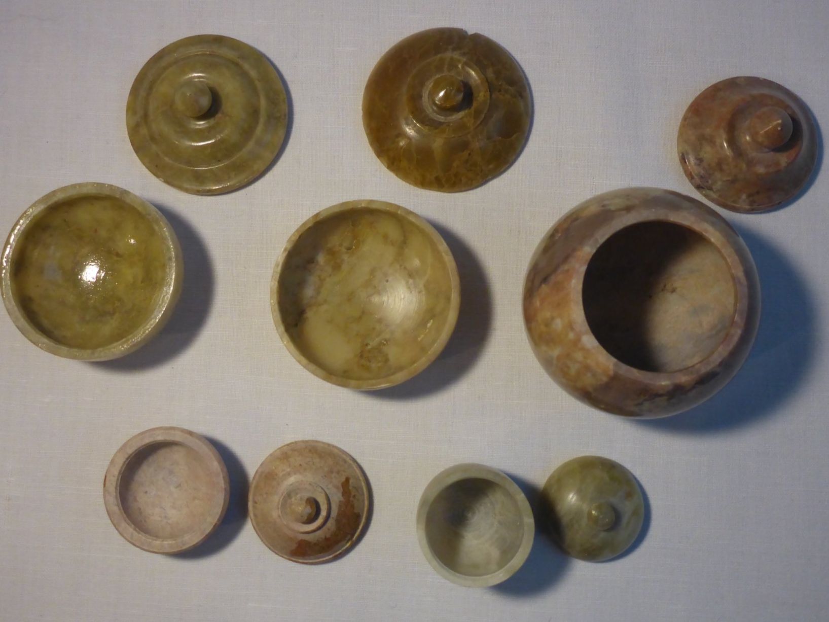 Minerali & Pietre curative: 6 Vintage Dosen aus Stein Speckstein – Usato da Zürich venduto da leia12 1