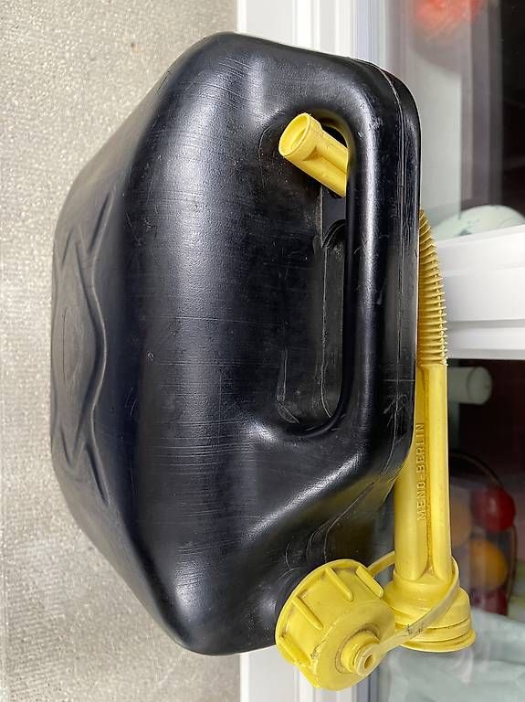 Taniche per benzina: Kanister mit ca. 9 Liter Diesel – Usato da Bern venduto da hippoism 1
