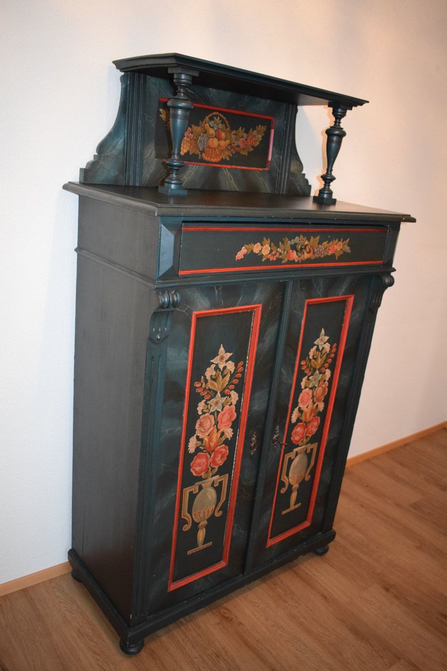 Armadi: Antiker Schrank handbemalt – Usato da Villnachern venduto da jue_65hh 1